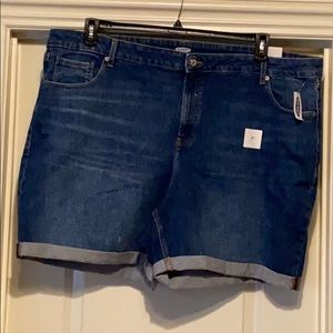 Old Navy 7’’ denim cuffed shorts. Size 26